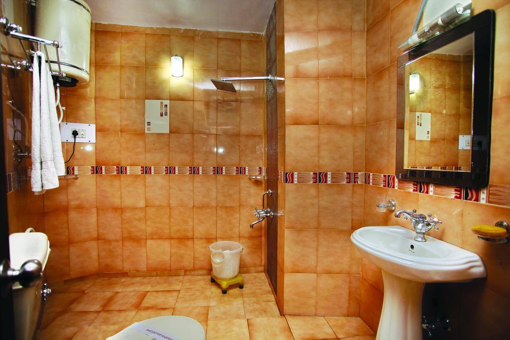 Hotel Pride Continental Srīnagar Quarto foto