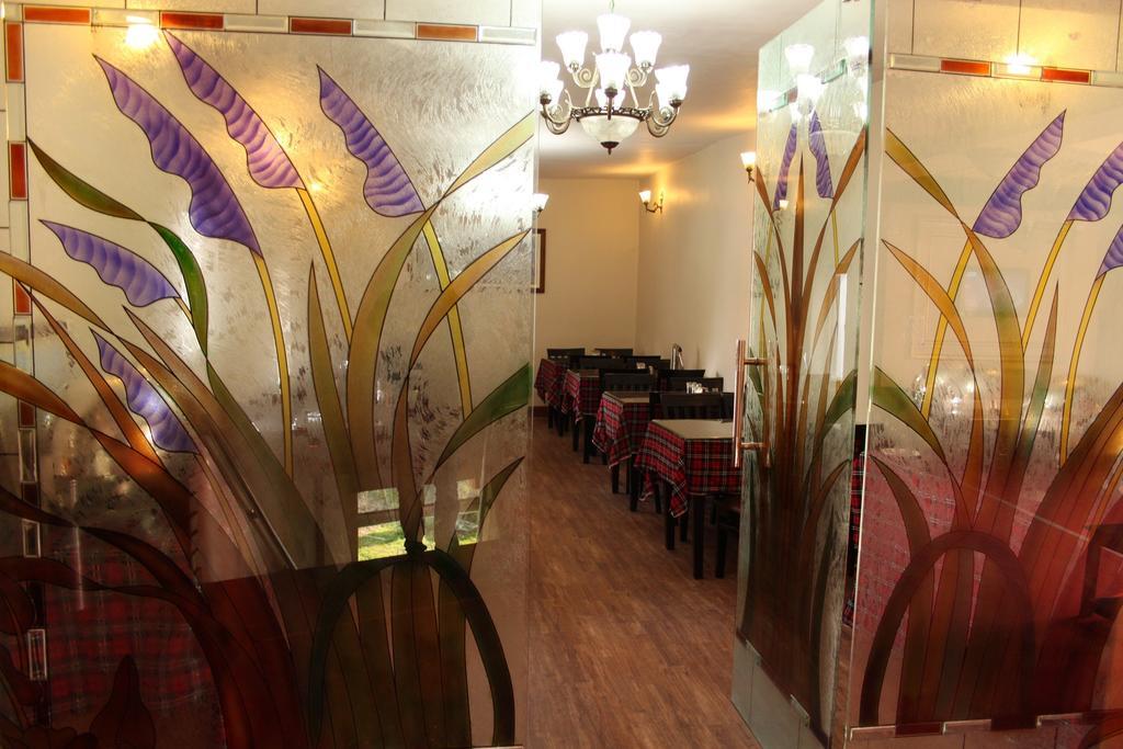 Hotel Pride Continental Srīnagar Exterior foto