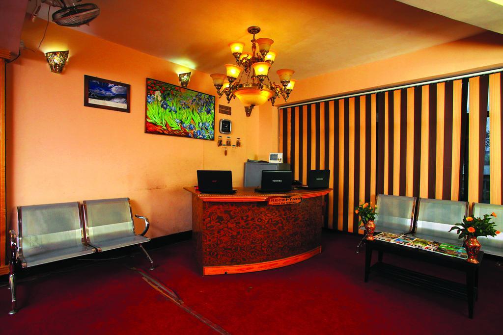 Hotel Pride Continental Srīnagar Exterior foto